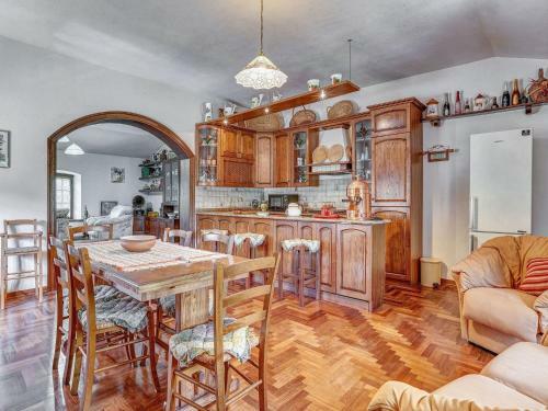 Elegant Holiday Home In Castel Viscardo With Terrace And Bbq