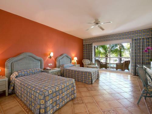 Hotel Bluebay Ban�s