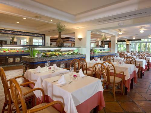 Hotel Bluebay Ban�s