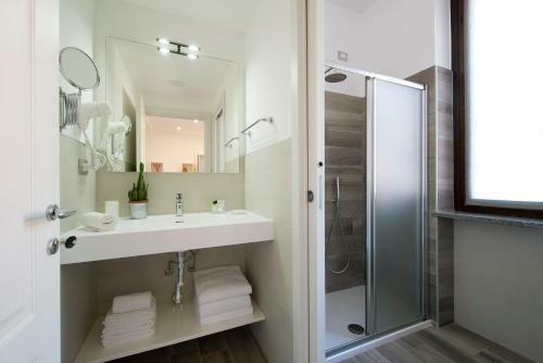 Hostal Monza City Rooms & Studios