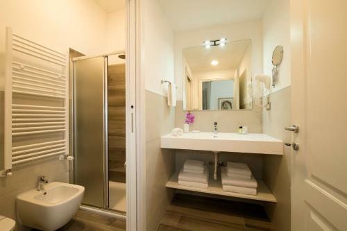 Hostal Monza City Rooms & Studios