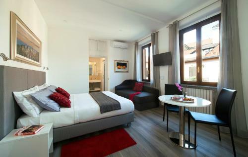 Hostal Monza City Rooms & Studios