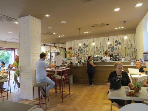 Hostal Monza City Rooms & Studios