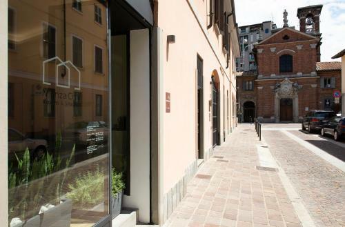Hostal Monza City Rooms & Studios