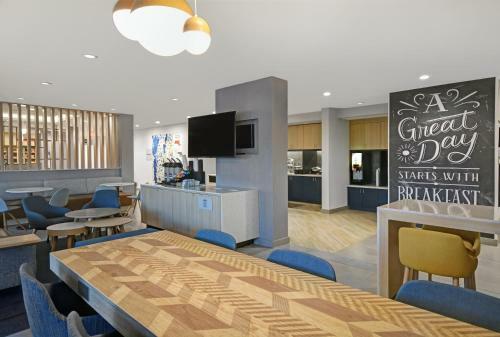 Hotel Towneplace Suites By Marriott Fall River Westport