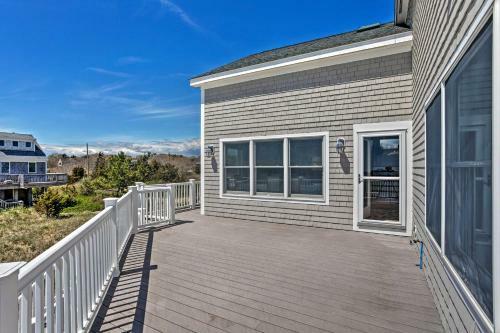 Sunny Beach House Getaway - Steps From Water!