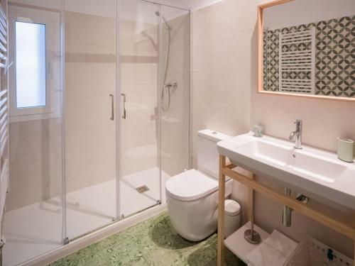 Tranquil Holiday Home In Nav�s With Balcony