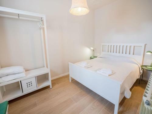 Tranquil Holiday Home In Nav�s With Balcony