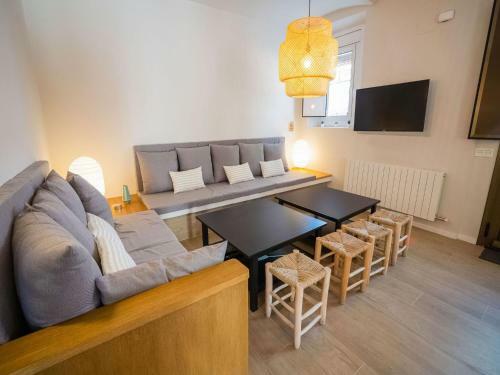 Tranquil Holiday Home In Nav�s With Balcony