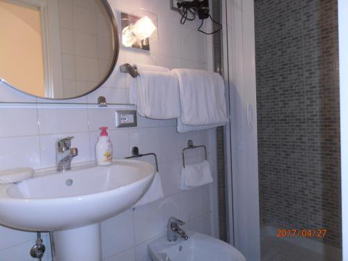 La Residenza Napoli Chiaia Short Let Apartments