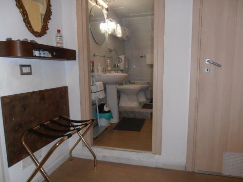 La Residenza Napoli Chiaia Short Let Apartments