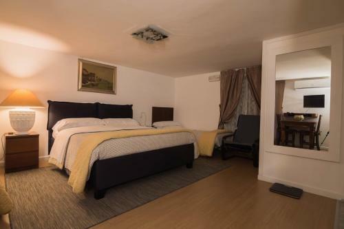 La Residenza Napoli Chiaia Short Let Apartments