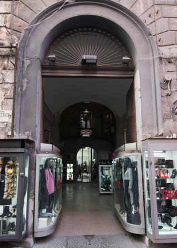 La Residenza Napoli Chiaia Short Let Apartments