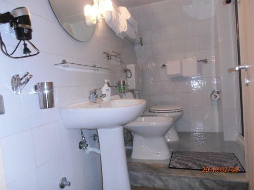 La Residenza Napoli Chiaia Short Let Apartments
