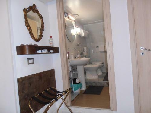 La Residenza Napoli Chiaia Short Let Apartments