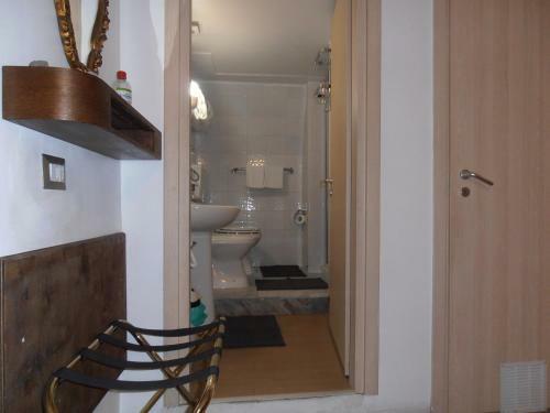 La Residenza Napoli Chiaia Short Let Apartments