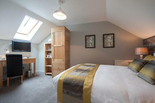 Hostal The County