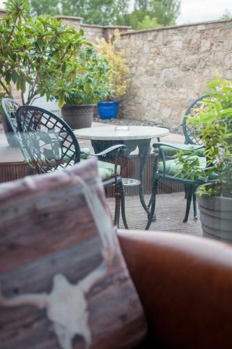 Hostal The County