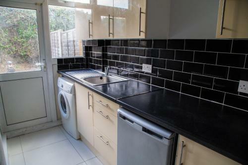 Apartamento Large Modern Contractor House - Free Parking - Staycations Welcome By Comfyworkers