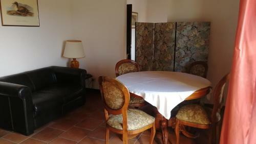 Apartment For 6 People In Villa Luzi Farmhouse