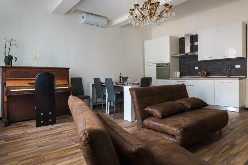 Parco Ducale Elegant Apartment Con Balcone