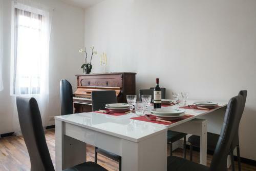 Parco Ducale Elegant Apartment Con Balcone