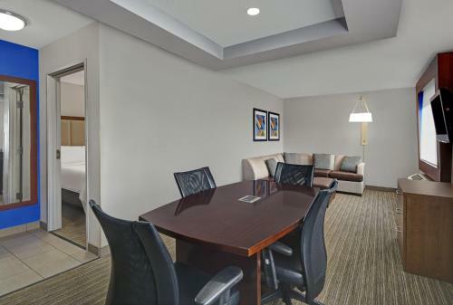 Holiday Inn Express Adrian, An Ihg Hotel