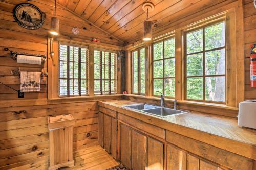 Cabin On Rush Lake With Tiki Bar, Grill And Kayaks!