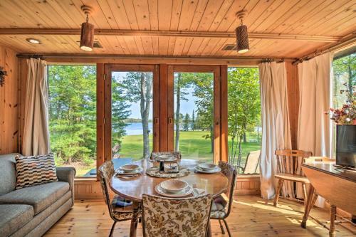 Cabin On Rush Lake With Tiki Bar, Grill And Kayaks!