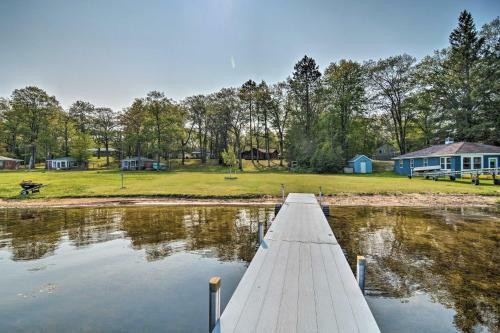 Cabin On Rush Lake With Tiki Bar, Grill And Kayaks!