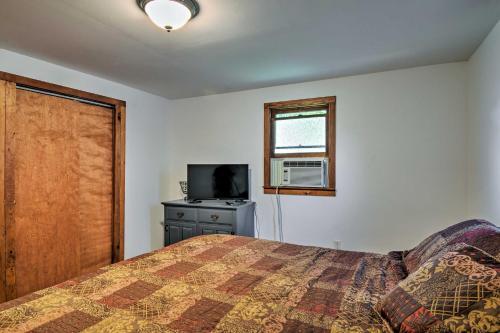 Cedar Home With Deck And Grill - Mins To Lakes!