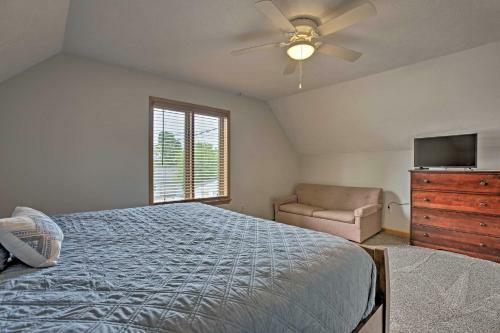 Cedar Home With Fire Pit And Grill About 3 Mi To Lakes