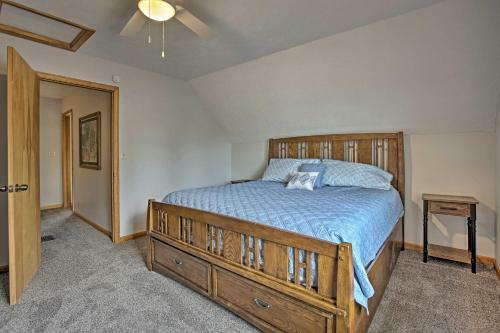 Cedar Home With Fire Pit And Grill About 3 Mi To Lakes