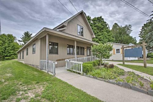 Cedar Home With Fire Pit And Grill About 3 Mi To Lakes
