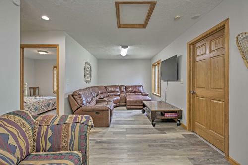 Cedar Home With Fire Pit And Grill About 3 Mi To Lakes