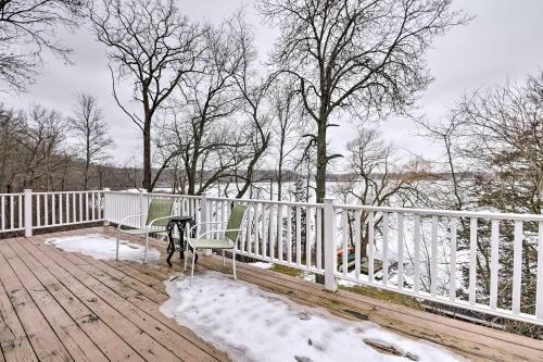 Lakeside Cottage Escape With Private Dock And Deck!