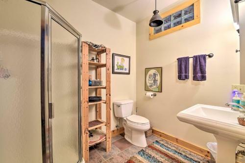 Lakeside Cottage Escape With Private Dock And Deck!