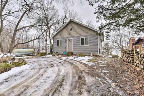 Lakeside Cottage Escape With Private Dock And Deck!