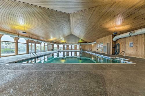 Apartamento Manistee Condo With Deck 300 Ft To Beachfront!