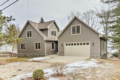 Lakefront Roscommon Home With Dock, Patio, And Games!