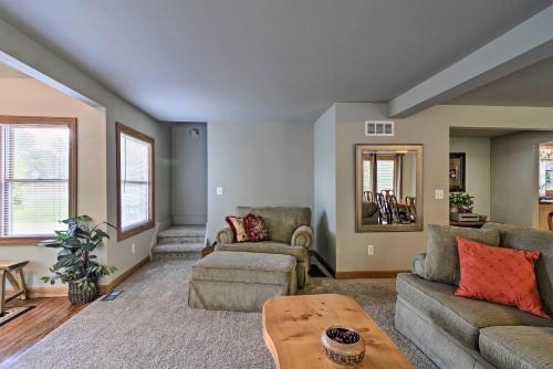 Roscommon Home With Deck, 7 Mi To Higgins Lake!