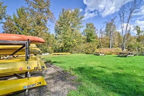 Roscommon Home With Deck, 7 Mi To Higgins Lake!