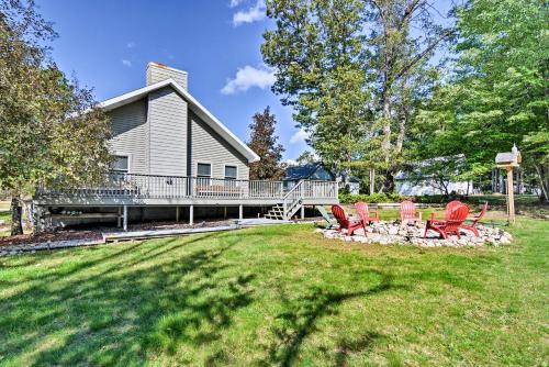 Roscommon Home With Deck, 7 Mi To Higgins Lake!