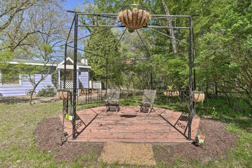 Sawyer Retreat With Fire Pit Less Than 2 Mi To Beaches!