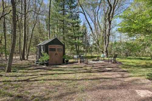 Sawyer Retreat With Fire Pit Less Than 2 Mi To Beaches!