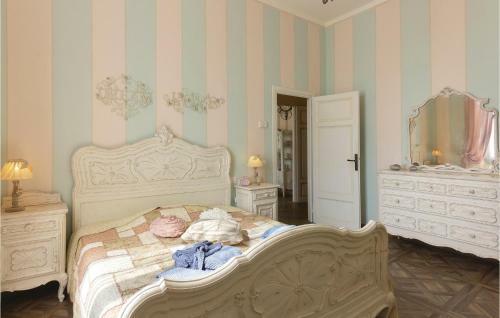 Three-bedroom Apartment In Viareggio