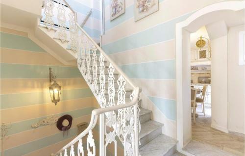 Three-bedroom Apartment In Viareggio