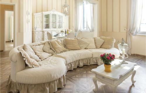 Three-bedroom Apartment In Viareggio