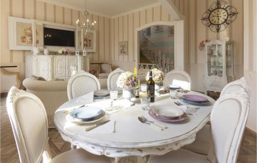 Three-bedroom Apartment In Viareggio
