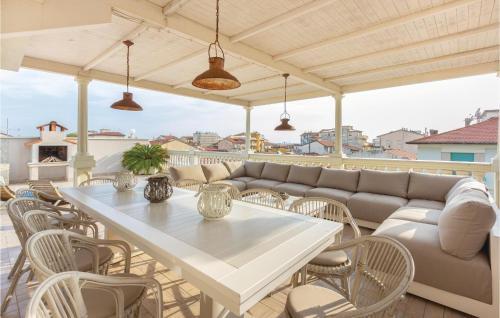 Three-bedroom Apartment In Viareggio